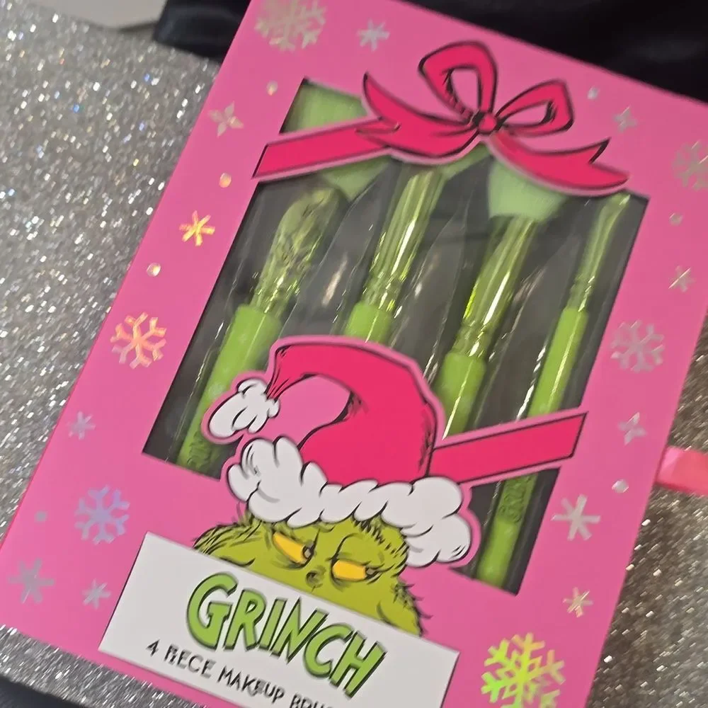 Taste Beauty X Grinch Makeup Brush‎ Set